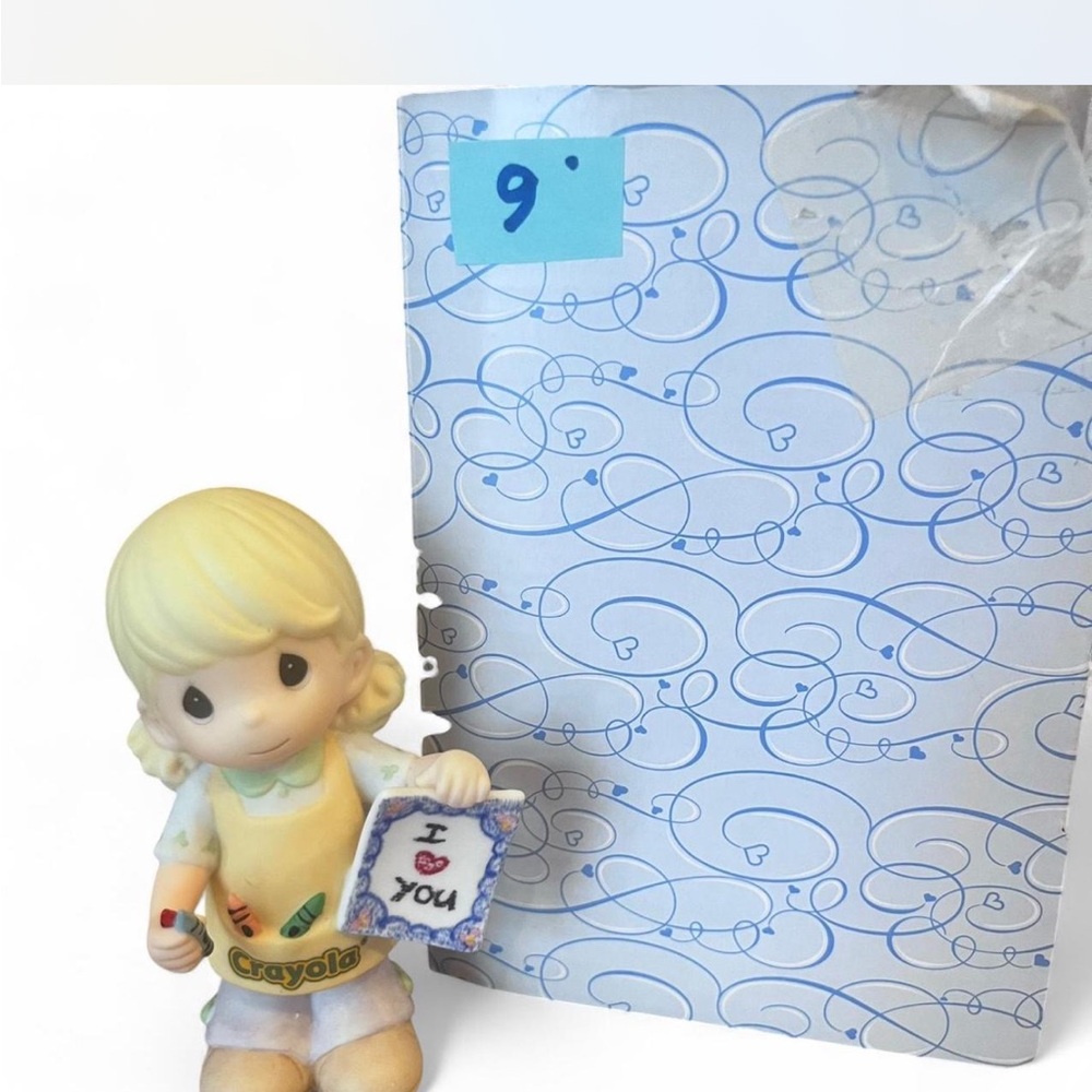 Precious Moments Crayola ‘I Love you’ figurine in excellent condition!